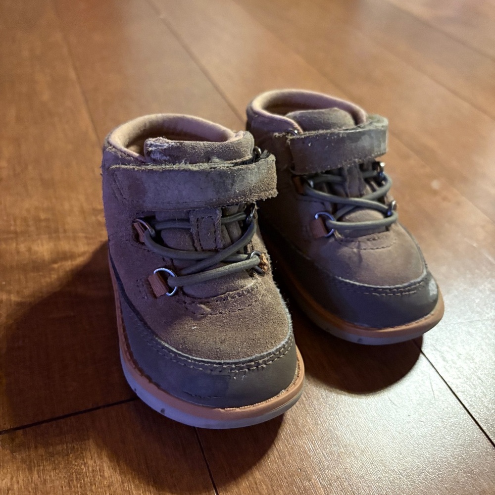 Stride Rite Boy's SRT Augustine Fashion Boot, Greige color, 4.5/4M Toddler